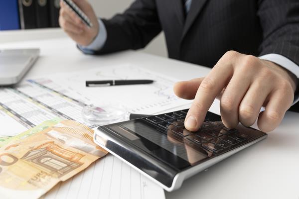 Najlepsze seriale o finansach, które warto obejrzeć